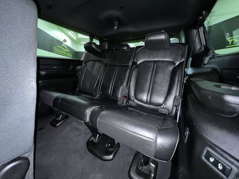 Used 2024 Jeep Wagoneer L Series II w/ Flexible Seating Group AWD/4WD image 28