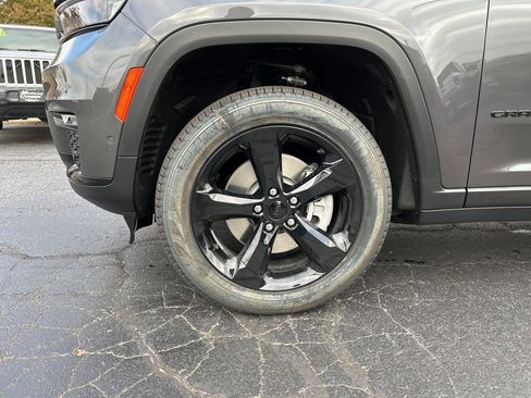 New 2025 Jeep Grand Cherokee L Limited w/ Luxury Tech Group II image 3