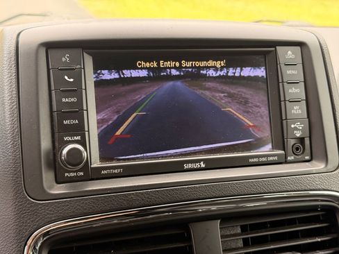 Used 2019 Dodge Grand Caravan SXT FWD image 17