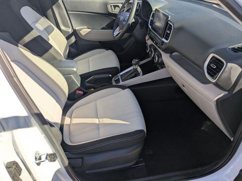 Used 2024 Hyundai Venue SEL image 34