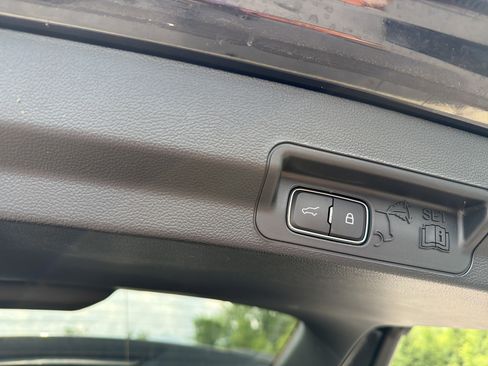 Used 2023 Ford Explorer XLT w/ Equipment Group 202A AWD/4WD image 28
