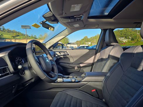 New 2025 Mitsubishi Outlander Trail Edition image 11