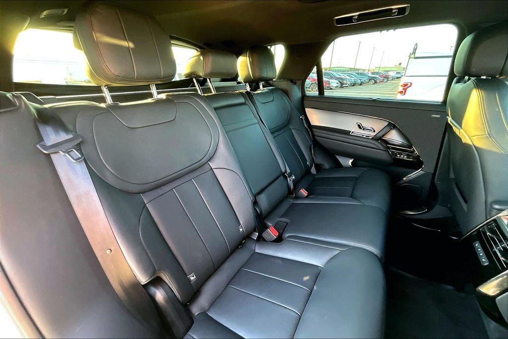 Used 2025 Land Rover Range Rover Sport SE AWD/4WD image 37