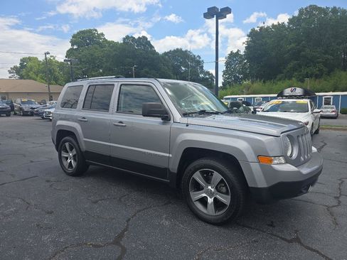 Used 2016 Jeep Patriot High Altitude FWD image 3