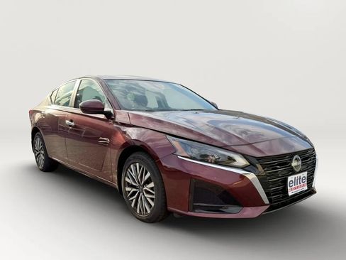 Used 2023 Nissan Altima 2.5 SV AWD/4WD image 1