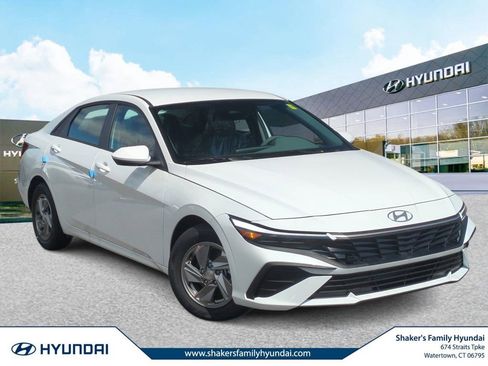 Used 2026 Hyundai Elantra SE FWD image 1