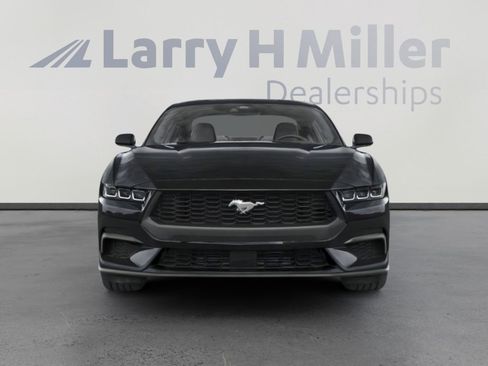 Used 2025 Ford Mustang Coupe RWD image 4