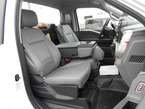 Used 2024 Ford F550 2WD Regular Cab Super Duty image 5