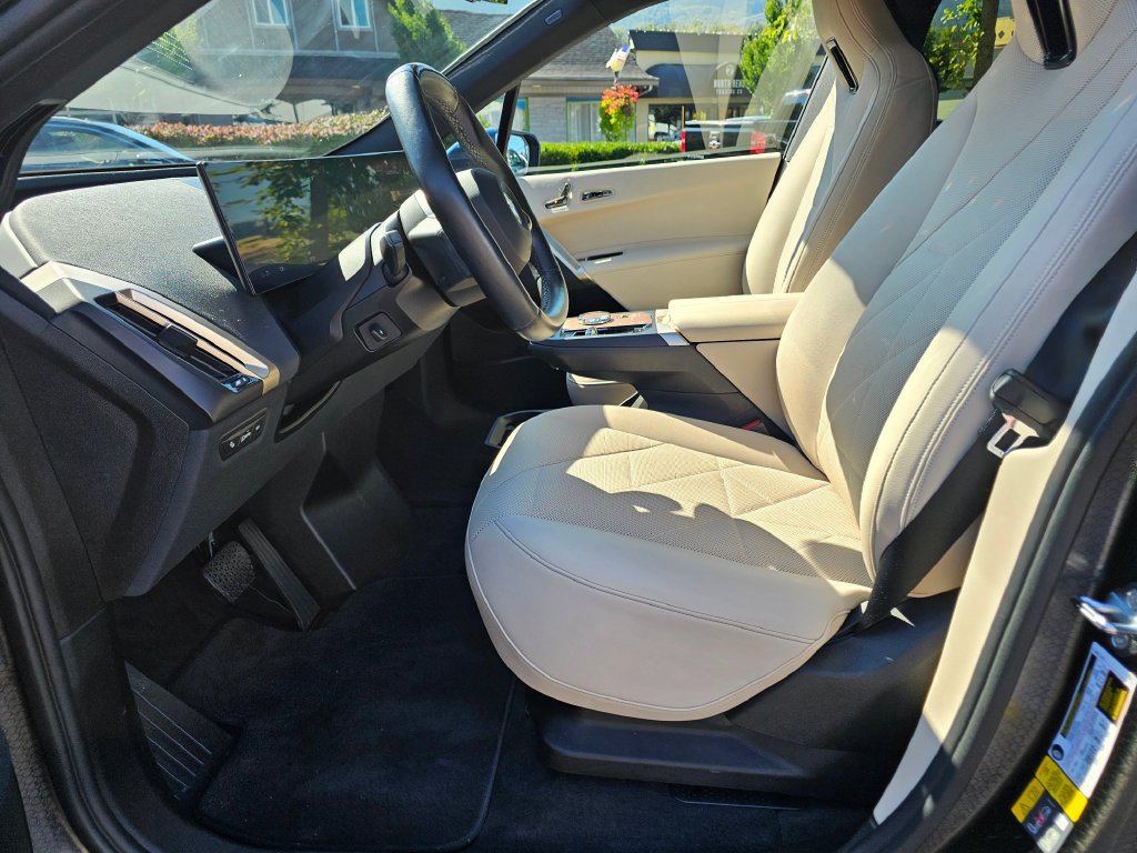 Used 2023 BMW iX xDrive50 w/ Premium Package AWD/4WD image 24