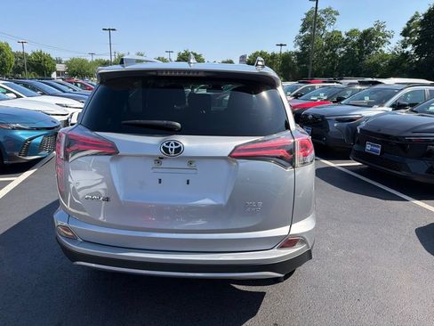 Used 2018 Toyota RAV4 XLE AWD/4WD image 6