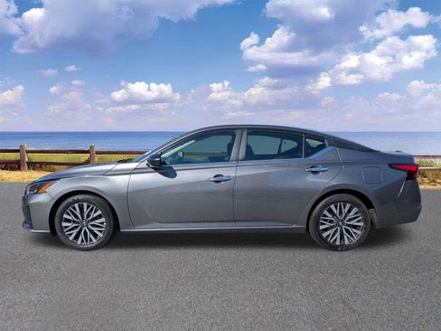 Used 2025 Nissan Altima 2.5 SV image 5