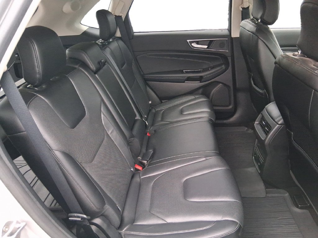 Used 2019 Ford Edge Titanium w/ Equipment Group 301A AWD/4WD image 31