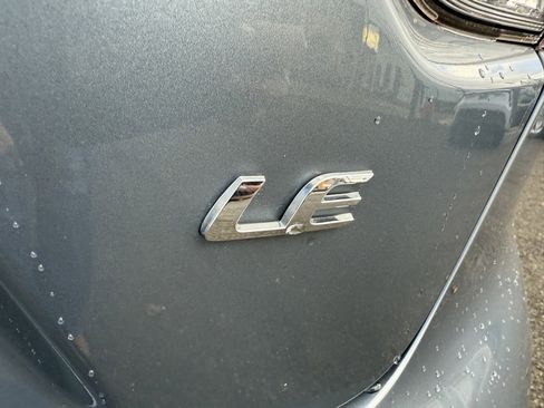 Used 2022 Toyota Corolla LE image 8