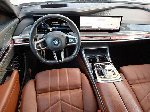 Certified 2023 BMW 760i xDrive image 2