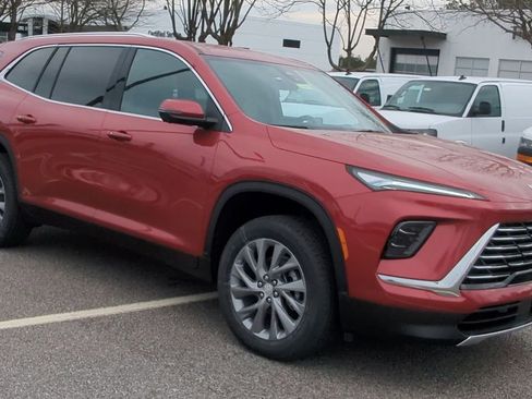 Used 2025 Buick Enclave Preferred w/ Power Package image 2