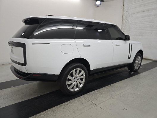Used 2024 Land Rover Range Rover Long Wheelbase SE AWD/4WD image 5
