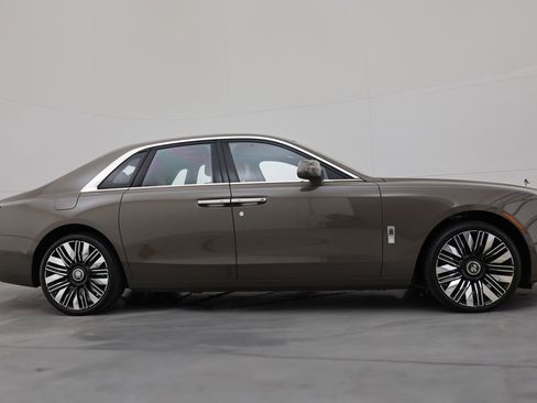 New 2025 Rolls-Royce Ghost image 3