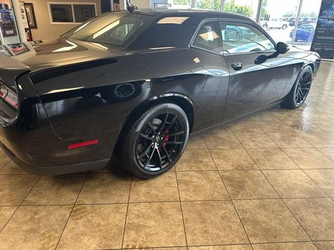 Used 2023 Dodge Challenger SRT Hellcat w/ Driver Convenience Group RWD image 9