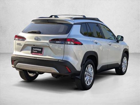 Used 2026 Toyota Corolla Cross LE image 5