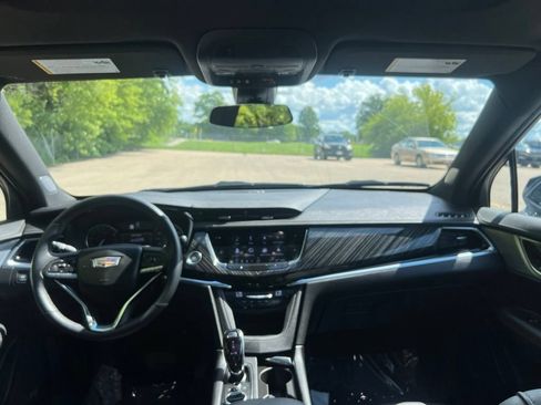 Certified 2025 Cadillac XT6 Premium Luxury AWD/4WD image 37