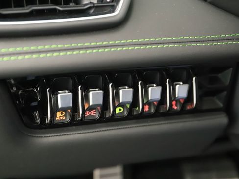 Used 2022 Lamborghini Huracan EVO RWD image 30