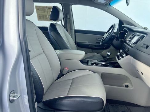 Used 2021 Kia Sedona EX FWD image 28