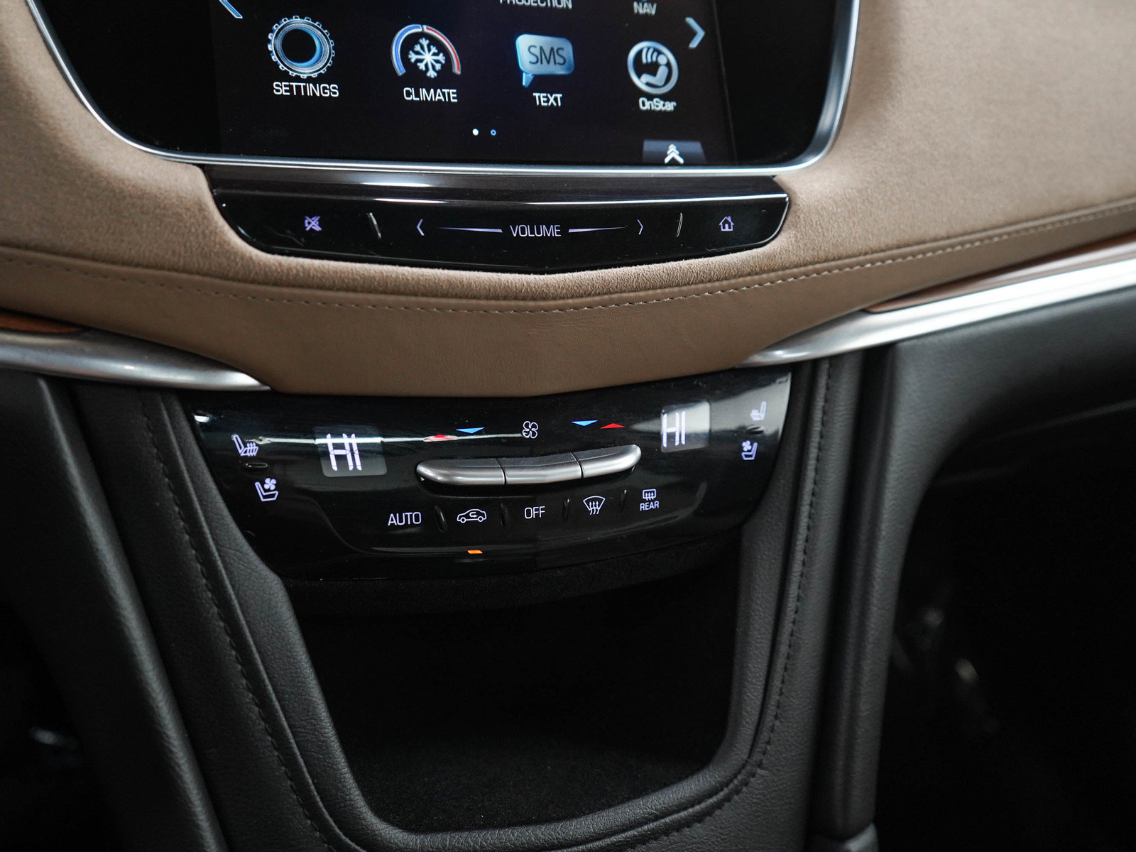 Used 2018 Cadillac XT5 Platinum AWD/4WD image 22