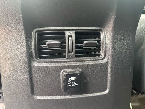 Used 2017 Nissan Titan SV AWD/4WD image 23