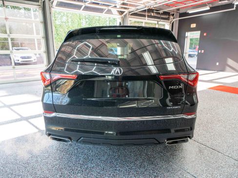 Used 2022 Acura MDX SH-AWD w/ Advance Package image 3