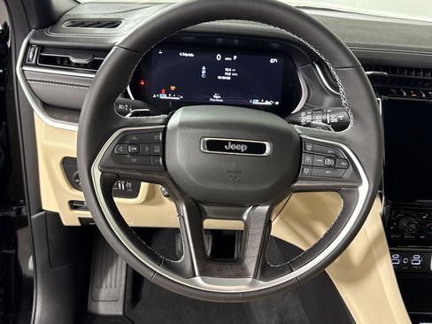 New 2025 Jeep Grand Cherokee Limited w/ Luxury Tech Group II image 13