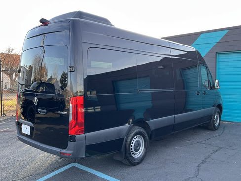 Used 2024 Mercedes-Benz Sprinter 2500 image 8