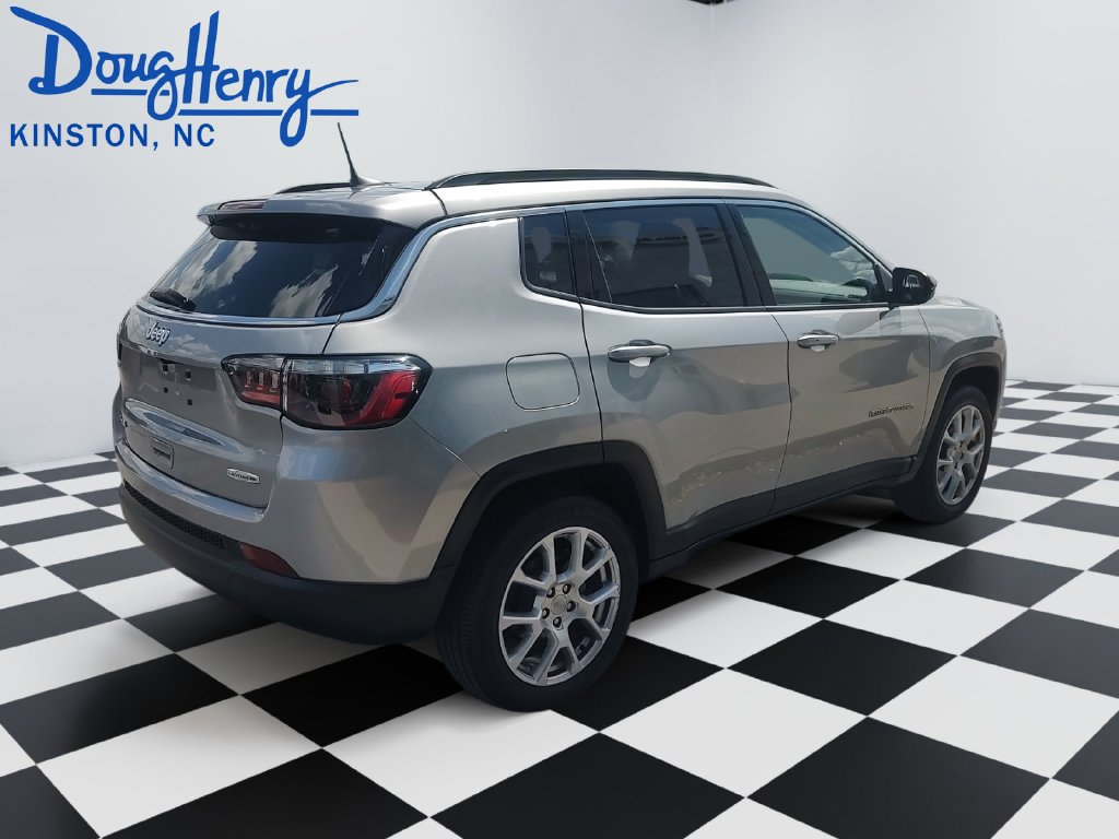 Used 2022 Jeep Compass Latitude AWD/4WD image 5