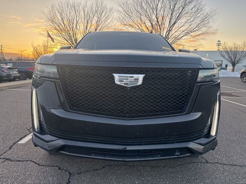 Used 2024 Cadillac Escalade ESV Sport Platinum w/ LPO, ONYX Package image 3