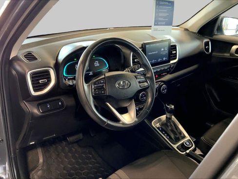 Certified 2025 Hyundai Venue SEL FWD image 17