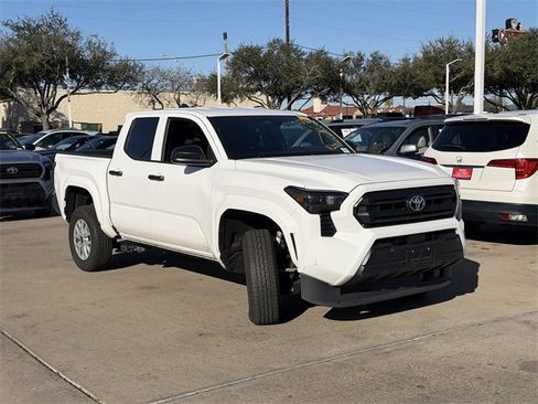 Used 2025 Toyota Tacoma SR image 3