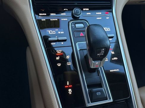 Used 2018 Porsche Panamera 4 image 24