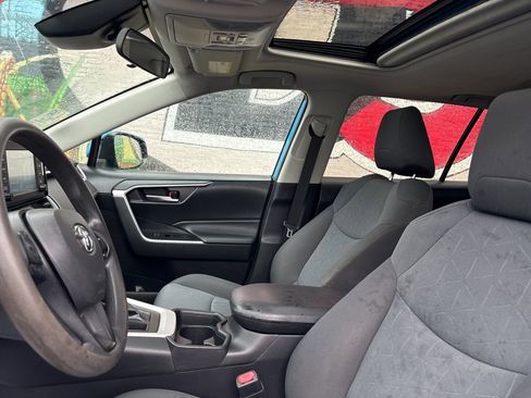Used 2019 Toyota RAV4 XLE image 9
