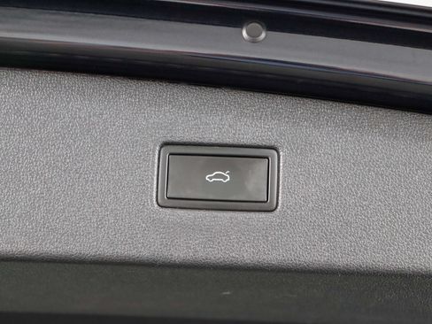 Used 2022 Volkswagen Tiguan SEL R-Line AWD/4WD image 32