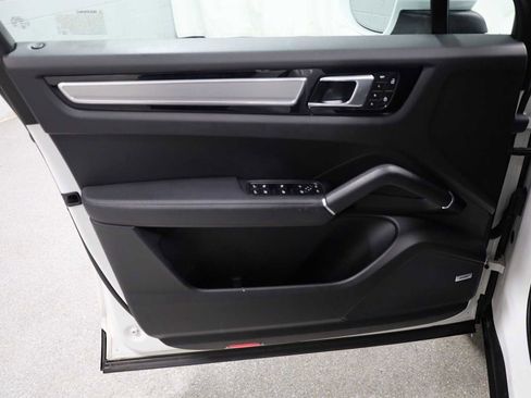Certified 2023 Porsche Cayenne Platinum Edition image 16