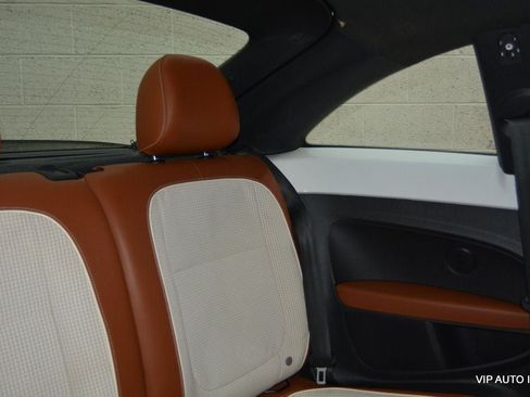Used 2015 Volkswagen Beetle 1.8T Classic FWD image 19