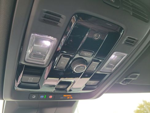 Used 2025 Cadillac Escalade ESV Premium Luxury w/ Touring Package image 20