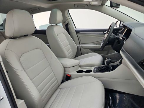 Used 2024 Volkswagen Jetta SE image 29