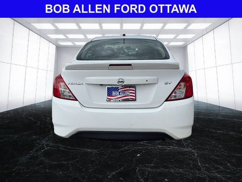 Used 2019 Nissan Versa SV FWD image 4