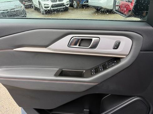 Used 2025 Ford Explorer Active w/ Active Comfort Package RWD image 5