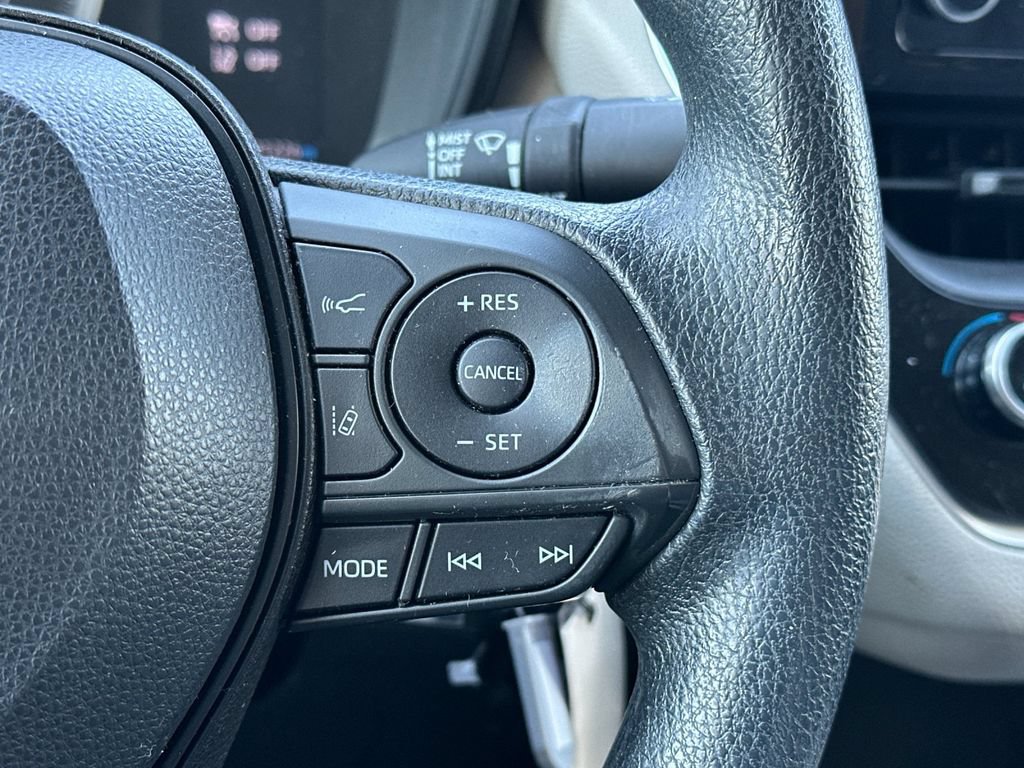 Used 2020 Toyota Corolla LE FWD image 25