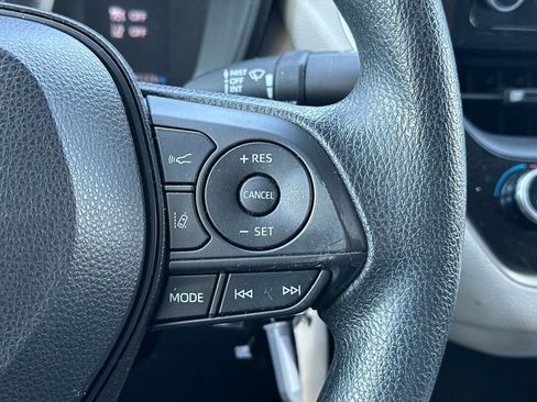 Used 2020 Toyota Corolla LE FWD image 25