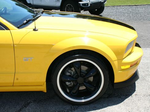 Used 2006 Ford Mustang GT Premium RWD image 21