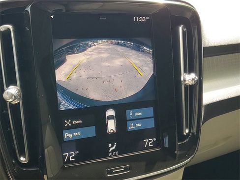 Used 2021 Volvo XC40 T4 Momentum w/ Premium Package image 25