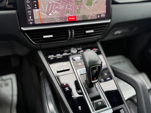 Used 2021 Porsche Cayenne image 37
