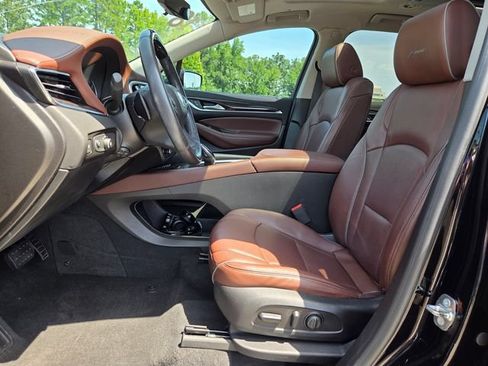 Used 2018 Buick Enclave Avenir FWD image 9